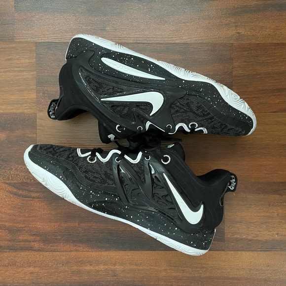 Nike KD 15 TB BLK/WHT SIZE 6 ‘Speckeled’